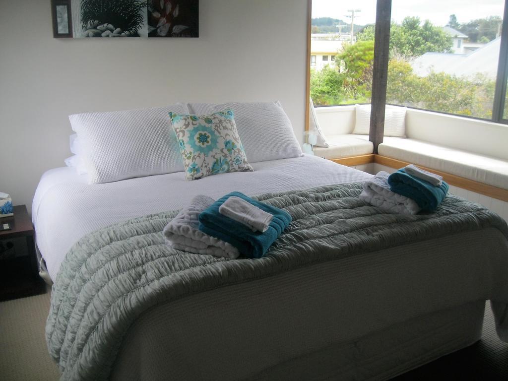 104 On Moore Bed & Breakfast Whangamata Exterior foto